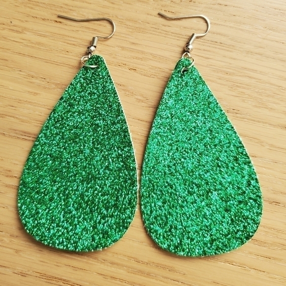 GREEN Sparkly Glitter March/Saint Patrick's Day Dangly Handmade Earrings - Picture 2 of 5